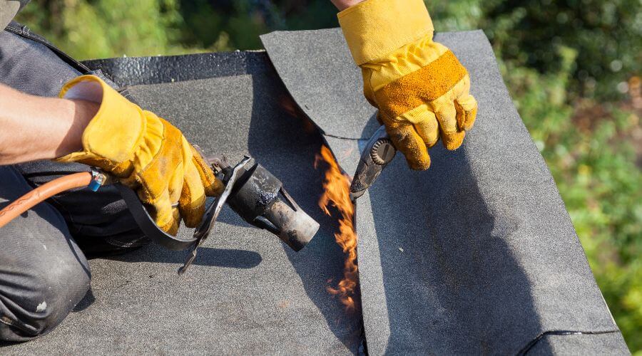 Expert Emergency Roof Repairs services in Hettick, IL